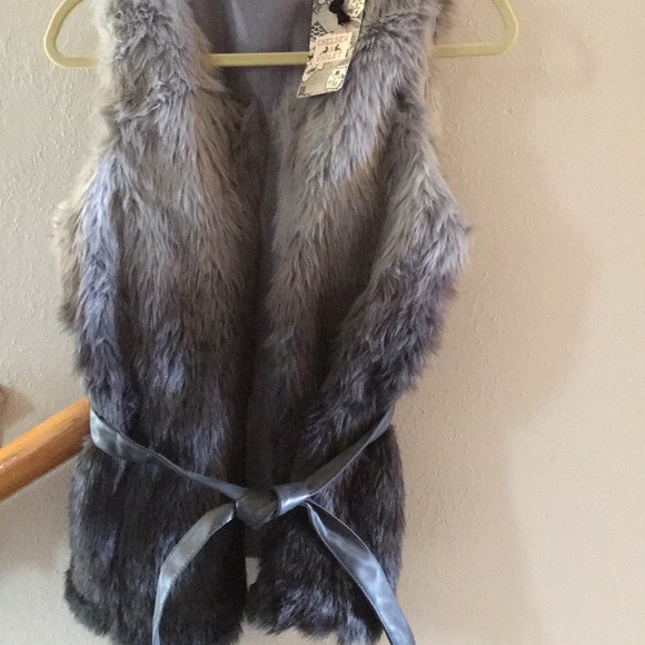 NWT Chelsea & Violet gray faux furry vest M cozy - Picture 2 of 8